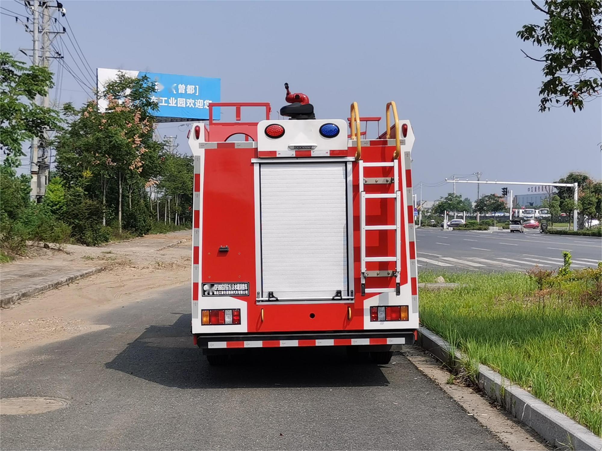 江铃2吨水罐消防车