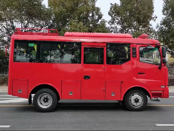 东风四驱森林消防运兵车